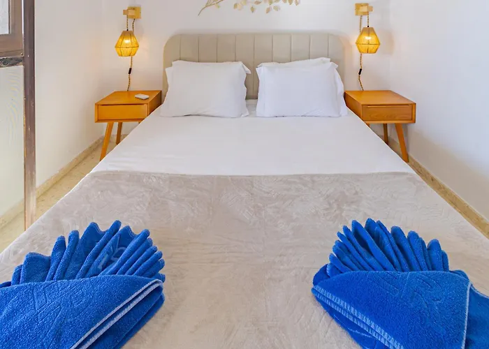 Casa Castillo * Нерха